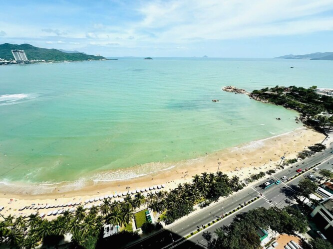 view Hòn Chồng Nha Trang
