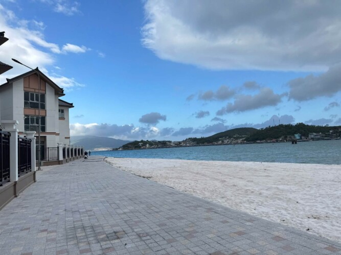 Bờ biển và lối dạo