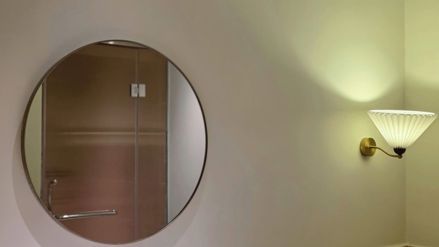 Gương và đèn tường
