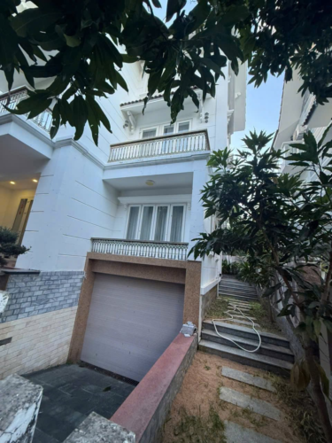 Mặt ngoài nhà ở