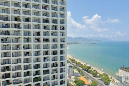 Mặt ngoài tòa căn hộ