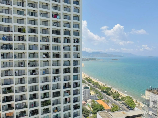 Mặt ngoài tòa căn hộ