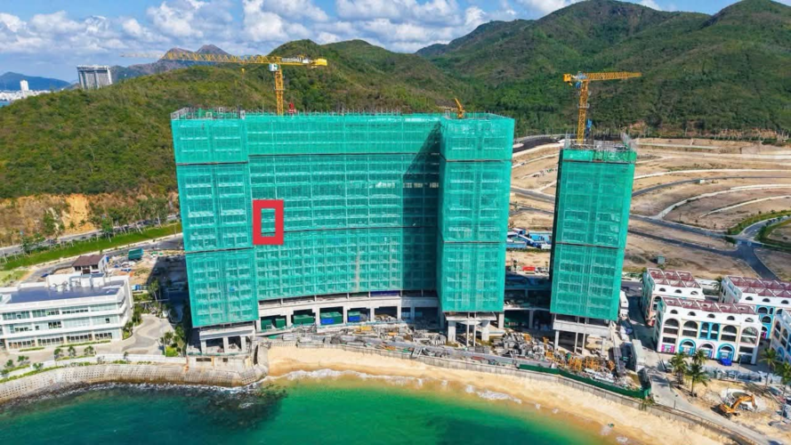 Tòa căn hộ đang xây