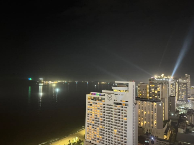 Tòa nhà ven biển